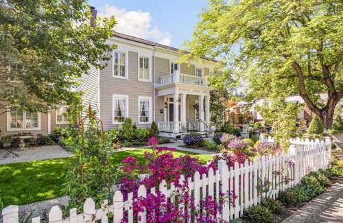 Jacksonville Hotel | McCully House Inn