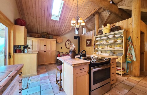 McKinney Estates Cabin | McKinney Creek Cabin - Total of 5 bedrooms, 3 baths - Walk to Chambers