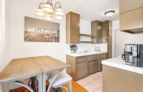 Mar Vista Apartment | MCL1 -Charming 1-bedroom apartment in welcoming Los Angeles with WiFi