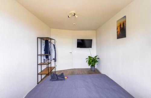 Magdeburg Apartment | MD-4 Dodendorfer 88 - Nähe Uni Klinik - 2 Schlafzimmer - Smart TV - Schlafsofa -Voll ausgestattet