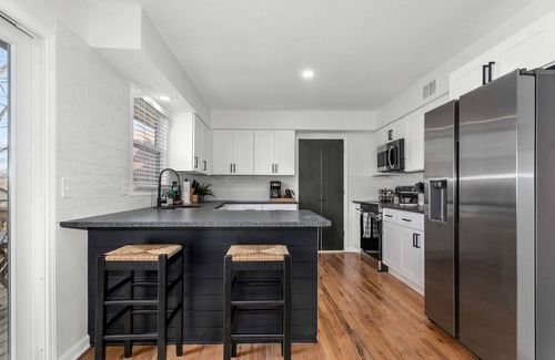 Overland Park House | Mdrn Updtd 6BR*Prfct Location