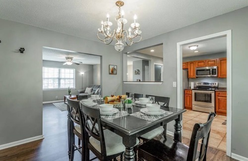East Chattanooga House | Meade Manor - 3bd-2bth - 2000+sf - Central Location - Quiet street - Game Room