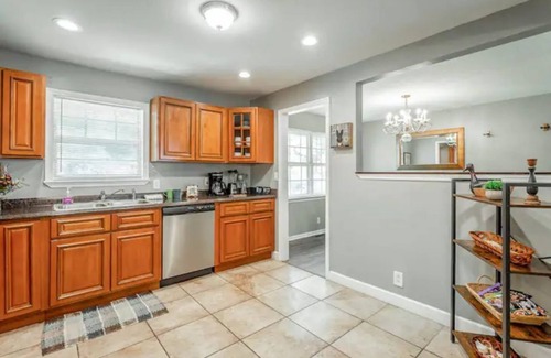 East Chattanooga House | Meade Manor - 3bd-2bth - 2000+sf - Central Location - Quiet street - Game Room