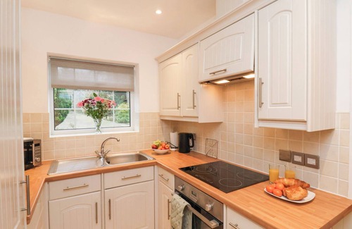 Scarborough Cottage | MEADOW COTTAGE, pet friendly, with a garden in Cloughton