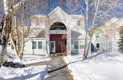 Summit Cove Apartment | Meadow Cove B1 condo