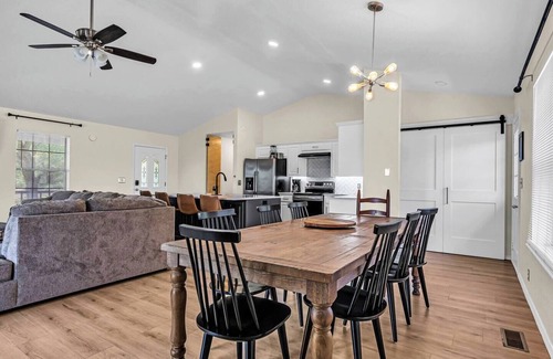 Ardmore House | Meadow Lodge - 78 Acres & Lake @ Road Runner Ranch