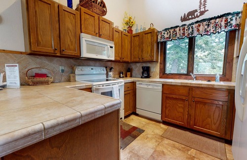 Mammoth Lakes Condo | Meadow Ridge 28 Spacious and Secluded, Private Washer Dryer, Close to Eagle by RedAwning
