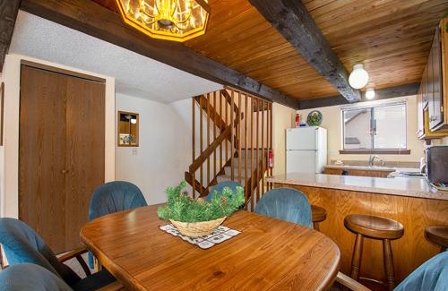 Fraser House | Meadow Ridge Court 28 Unit 6