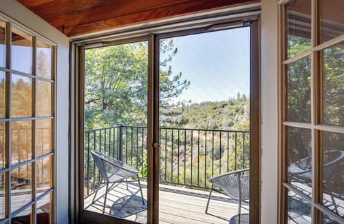 Auburn Cottage | Meadow Vista Mountain Escape w/River Views!