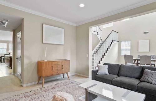 Eastvale House | Meadowbrook Retreat