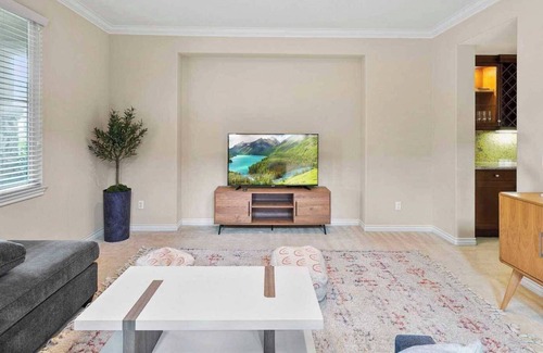 Eastvale House | Meadowbrook Retreat