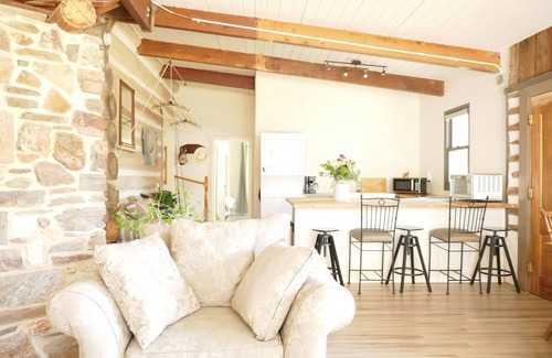 Kernville House | Meadowlands Cottage, Horse Ranch with Wood Burning Stove and a River, Hot Tub