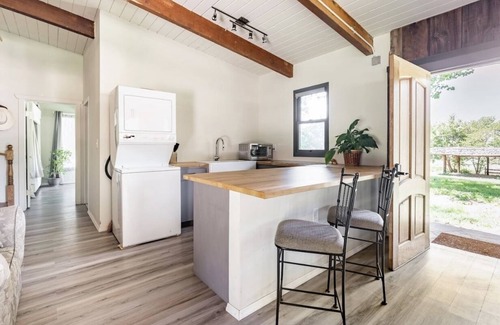 Kernville House | Meadowlands Cottage, Horse Ranch with Wood Burning Stove and a River, Hot Tub
