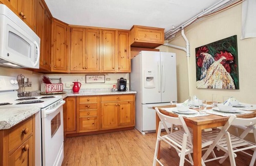 Creighton Apartment | Meadowlark Apartment - 10 min to Denver, 1 hr to Mnts/skiing