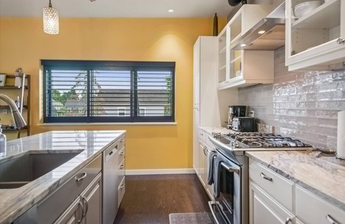 Belmont Apartment | Meadowlark Suite - 201 2b1b