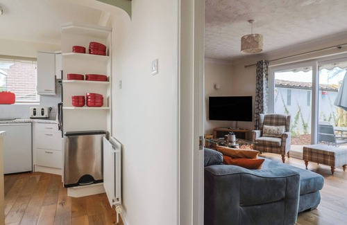 Owermoigne Cottage | MEADOWS END, pet friendly, character holiday cottage in Broadmayne