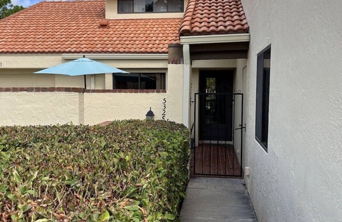 The Meadows House | Meadows Townhouse With Golf View