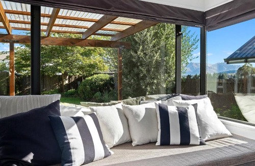 Wanaka House | Meadowstone Family Retreat - Wanaka Holiday Home