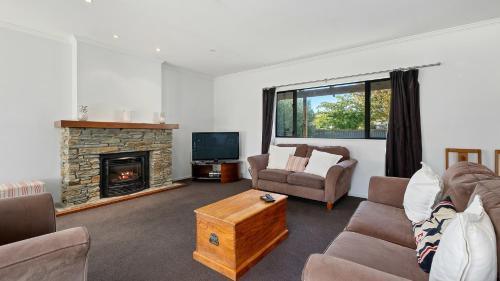 Wanaka House | Meadowstone Family Retreat - Wanaka Holiday Home