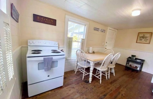 Griffin Cottage | Meadowview Cottage in Beautiful Rural Georgia
