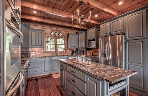 Blairsville Cabin | Meant to Be- Lake Front | Private Dock | Screened Porch | Lake Nottely