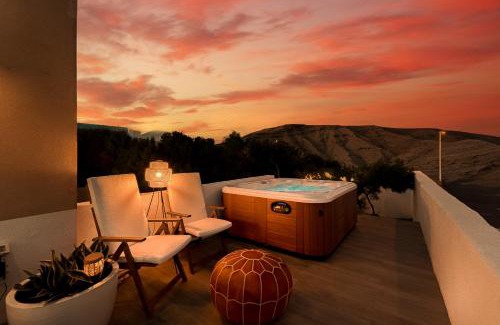 Arenas del Mar Villa | Medano Seaside Villa, Jacuzzi & Pool