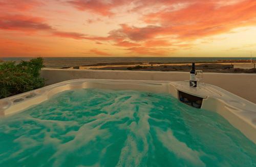 Arenas del Mar Villa | Medano Seaside Villa, Jacuzzi & Pool