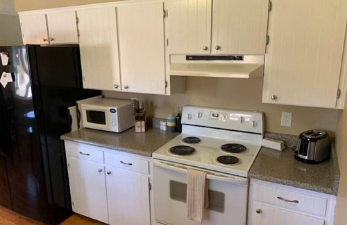 Medford House | 🌟 🥂 Medford’s BEST 📣 🌟 💕Clean, Modern, Private💕