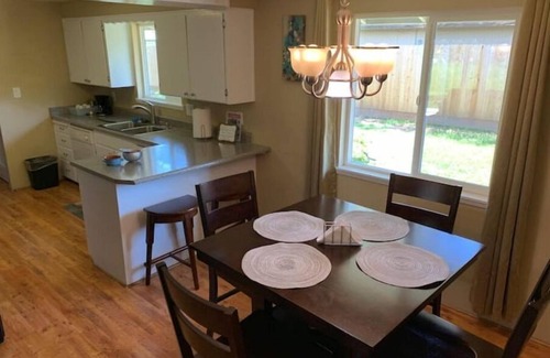 Medford House | 🌟 🥂 Medford’s BEST 📣 🌟 💕Clean, Modern, Private💕