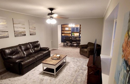 Huntsville House | Medical district! Pet friendly! Up to 8 guests!