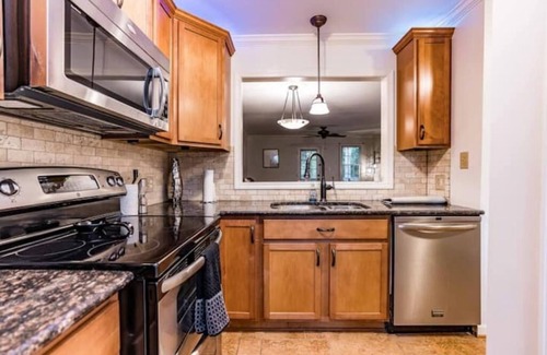 Southeast Raleigh House | Medical worker special - wakemed 5min drive unit