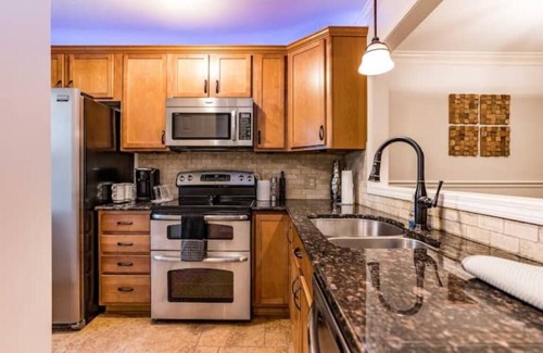 Southeast Raleigh House | Medical worker special - wakemed 5min drive unit