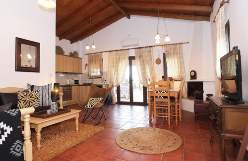 Roumeli Villa | Mediterranean eco-friendly Villa with private pool close to the sea and beaches