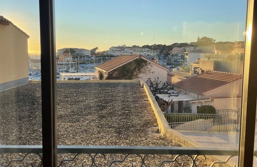 Sausset-les-Pins Apartment | Mediterranean seaside apartment