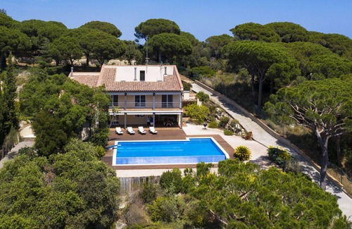 Cabrera de Mar House | Mediterranean villa with pool near Barcelona