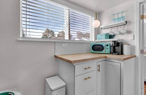 Reno House | Medium Term Studio/Washer&Dryer in unit/30+dayn