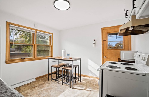 West Allis Apartment | MedStay: Ideal for Travel Nurses & MCW/CHW Relocat