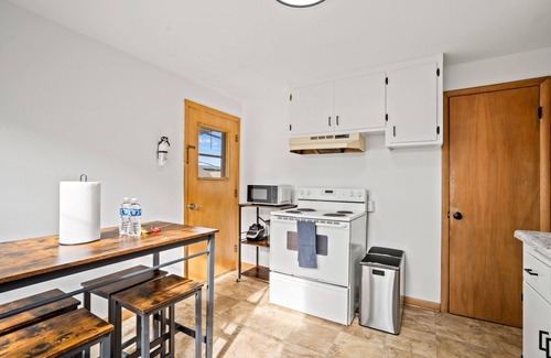 West Allis Apartment | MedStay: Ideal for Travel Nurses & MCW/CHW Relocat