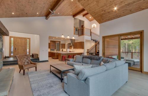 Truckee House | Meek Court at Grays Crossing - Modern Luxury with Private Hot Tub