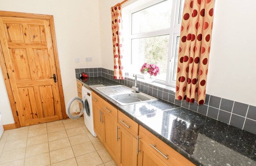 Lavally Cottage | MEES HOUSE, pet friendly, with open fire in Timicat, County Galway
