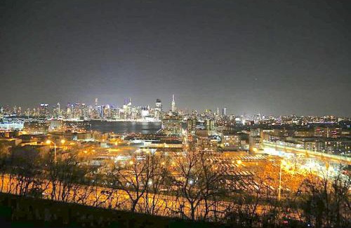 Union City Apartment | Mega Midtown Trade View - APT 2-3 Combo -15 Mins to NYC