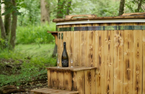 Aldborough Cabin | Mega Pod w/Wood Fired Hot Tub (Deer's Glade)