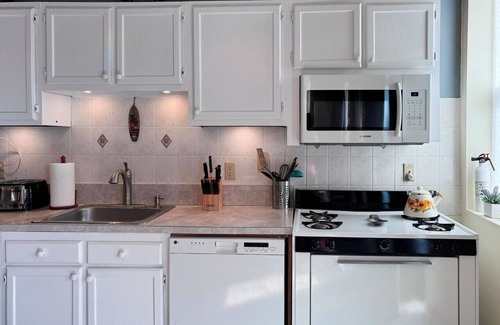 Union City Apartment | Mega Stunning Skyline View - APT 4-5 Combination - Sleeps 25 - 15 mins to NYC