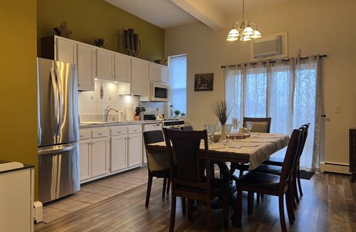 Union City Apartment | Mega Stunning Skyline View - APT 4-5 Combination - Sleeps 25 - 15 mins to NYC