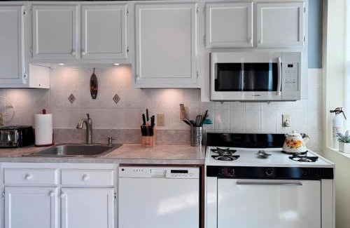 Union City Apartment | Mega Stunning Skyline View - APT 4-5 Combination - 6 Bedroom - Sleeps 25 - 15 mins to NYC