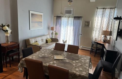 Union City Apartment | Mega Stunning Skyline View - APT 4-5 Combination - 6 Bedroom - Sleeps 25 - 15 mins to NYC