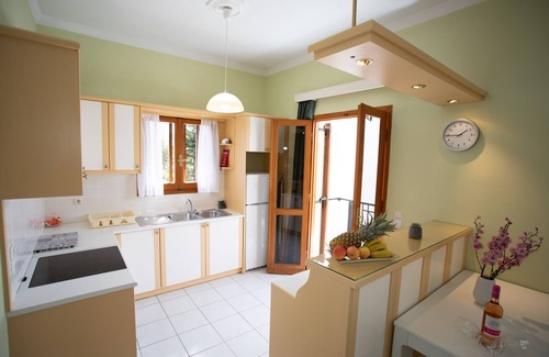 Kato Galatas Apartment | Mel Studio 2, a modern, spacious and fully equipped apartment next to the sea.
