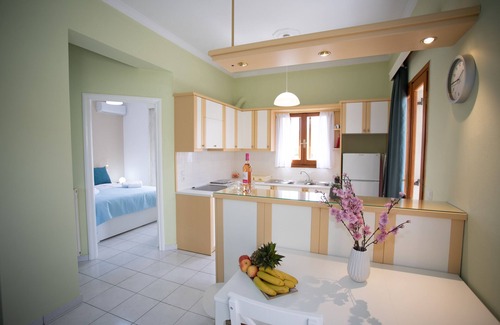 Kato Galatas Apartment | Mel Studio 2, a modern, spacious and fully equipped apartment next to the sea.