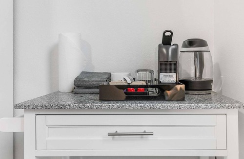 Capitol Hill Apartment | Meleys' Crimson Keep: Driftmark's Suite