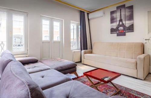 Taksim Apartment | Melissa Home Cozy Balcony